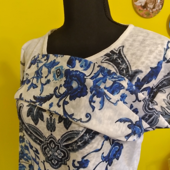 Nancy Yang Blue Print Top ⚘️ - Picture 6 of 9